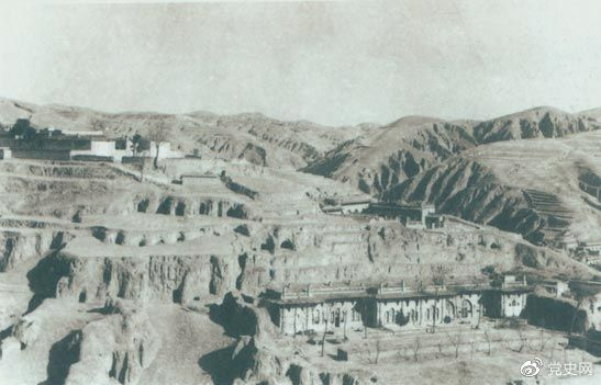 1947年12月25日至28日，中共中央在陜北米脂楊家溝召開擴(kuò)大會(huì)議（十二月會(huì)議）。圖為會(huì)議會(huì)址。