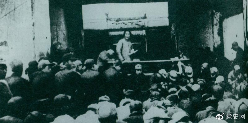 1935年12月27日，毛澤東在陜北瓦窯堡黨的活動(dòng)分子會(huì)議上作《論反對(duì)日本帝國(guó)主義的策略》報(bào)告。
